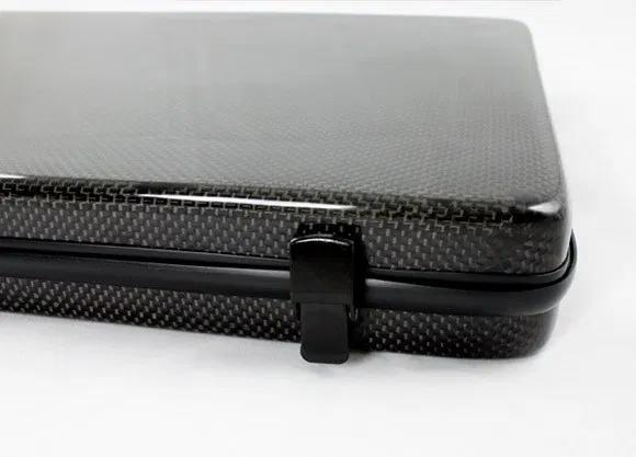 2-Kohlefaser-Laptop-Hardware.jpg